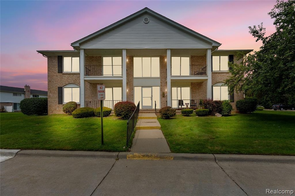 14200 Ivanhoe Dr unit 159, Sterling Heights, MI 48312 - photo 1