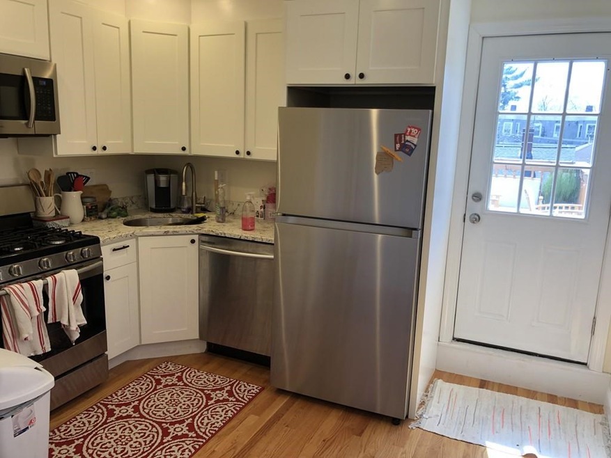 214 Green St unit 3, Cambridge, MA 02139 - photo 1
