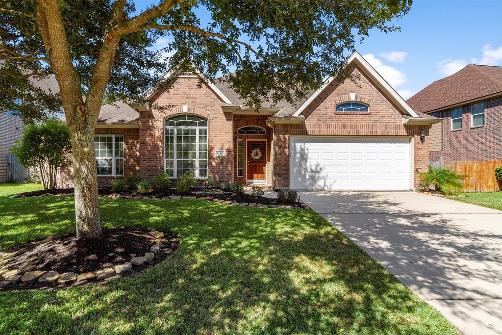 Fantastic find in Lakes at Northpointe.