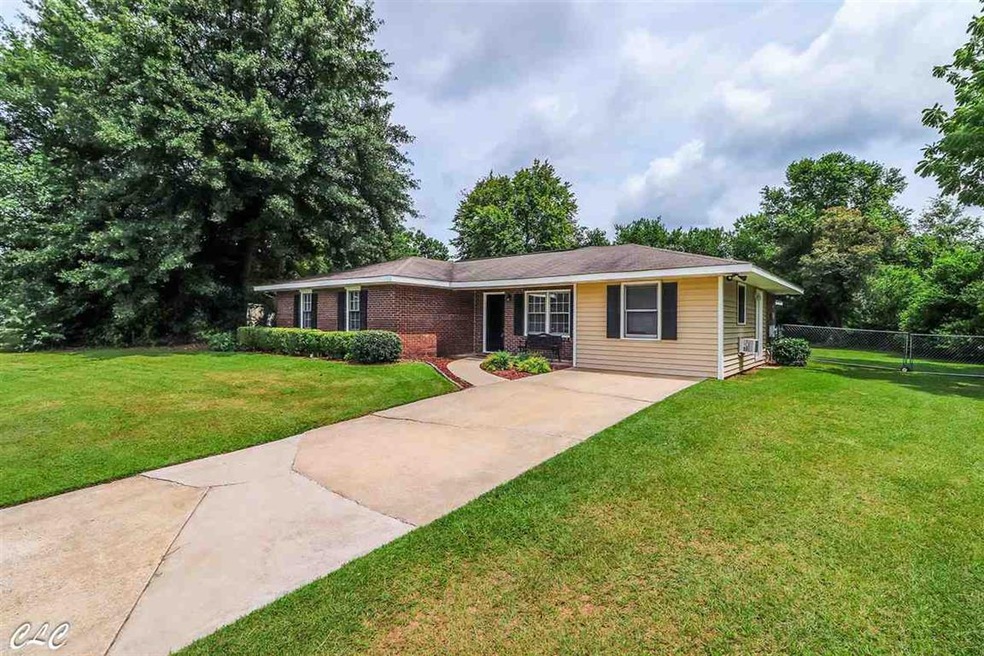 111 Lancelot Ct, Warner Robins, GA 31093 - photo 1