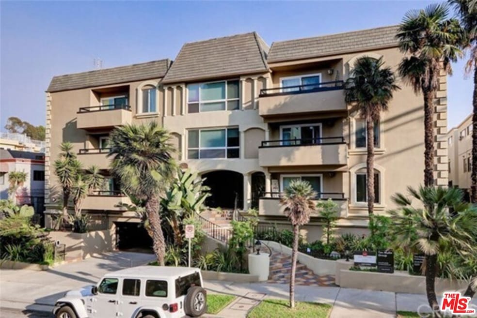 11646 Chenault
