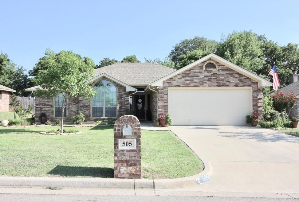 505 Sweetwater Dr, Weatherford, TX 76085 - photo 1