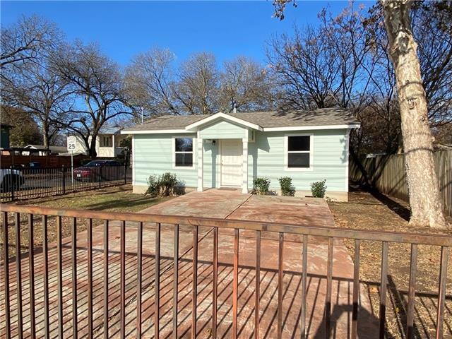 Front view to sliding gate to front parking