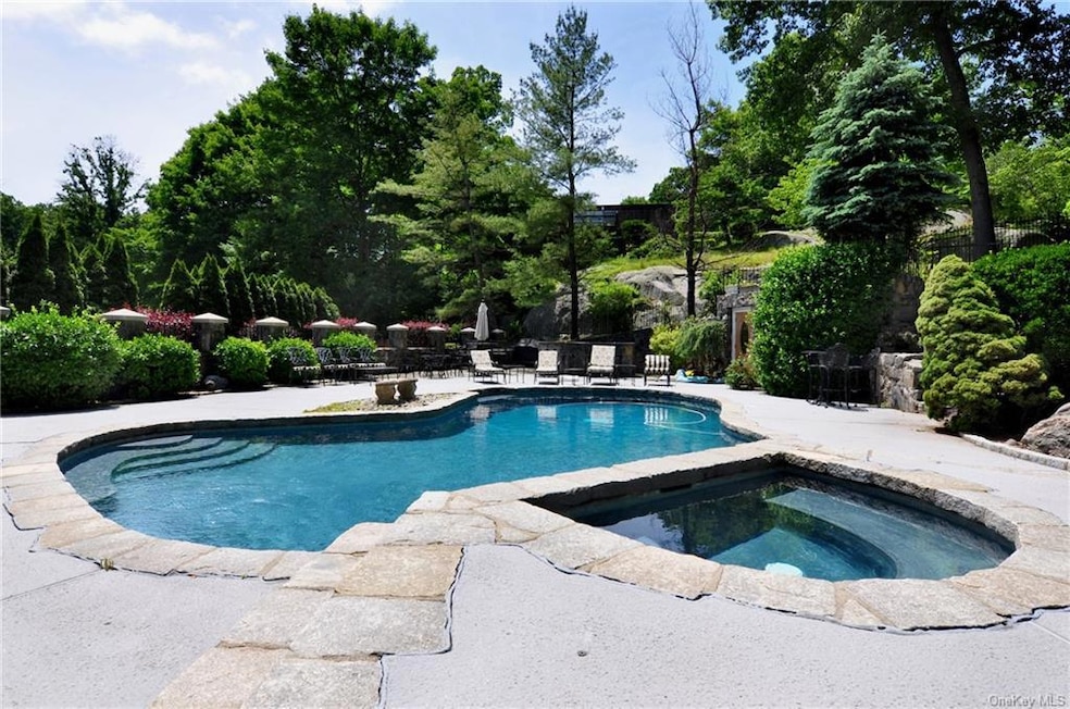 390 Riverview Rd, Irvington, NY 10533 - photo 1