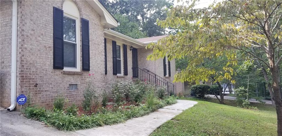 712 Mountainbrooke Cir, Stone Mountain, GA 30087 - photo 1