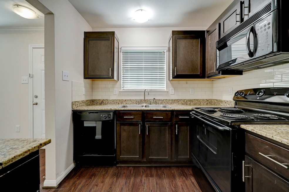 214 W 17th St unit 14, Houston, TX 77008 - photo 1