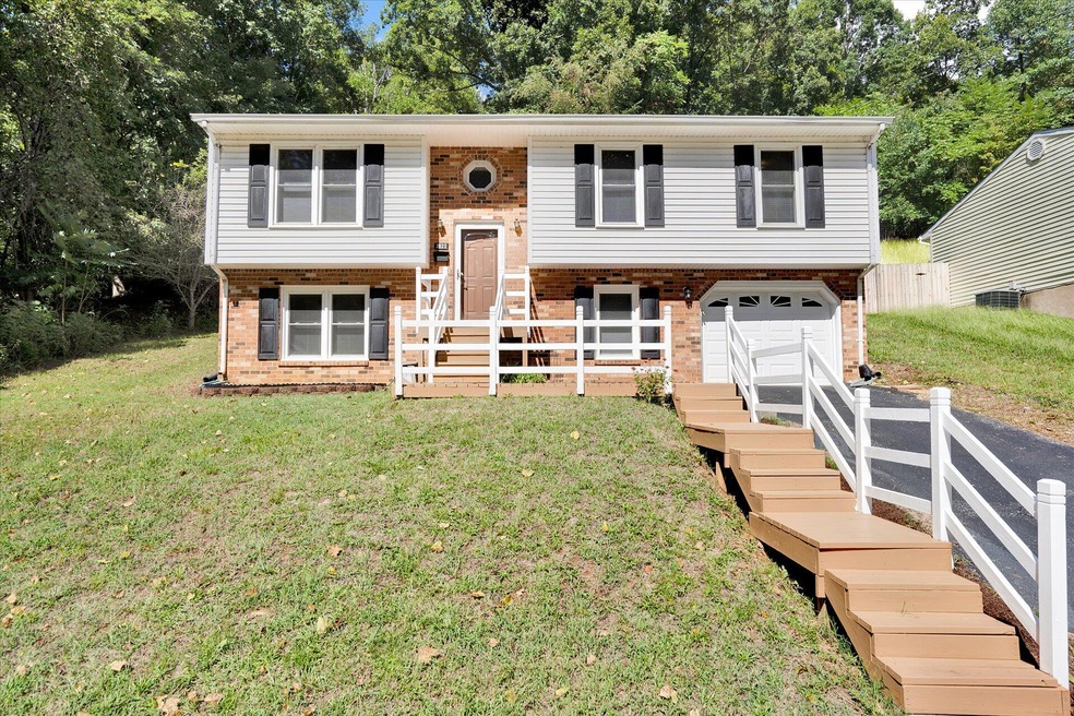 2823 Lansing Dr