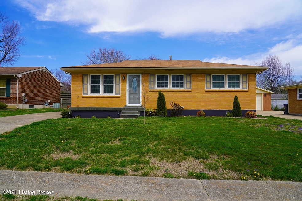 6509 Lantana Ct, Louisville, KY 40229 - photo 1