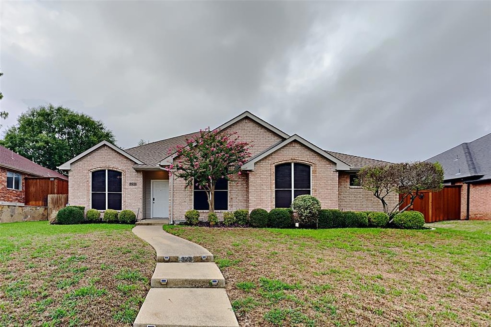 923 Heatherwood Dr, Wylie, TX 75098 - photo 1