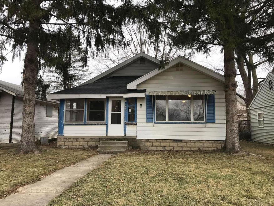 2208 S Mulberry St, Muncie, IN 47302 - photo 1