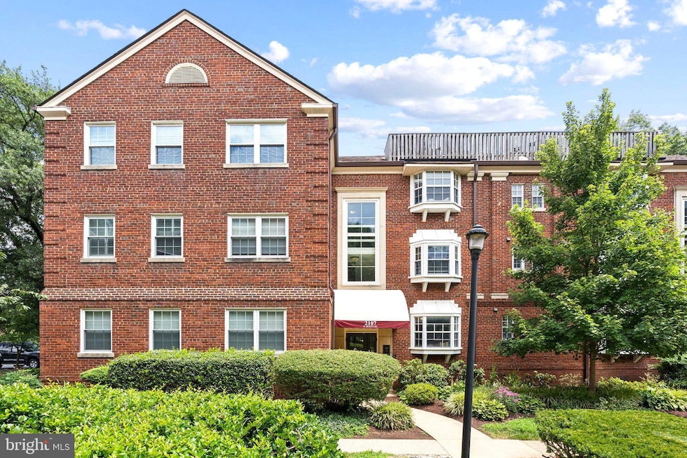 2107 N Scott St unit 70, Arlington, VA 22209 - photo 1