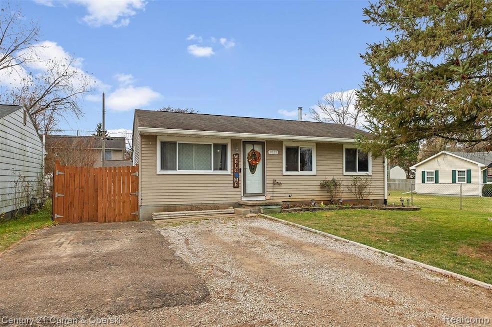 3021 Woodlawn St, Commerce Township, MI 48390 - photo 1