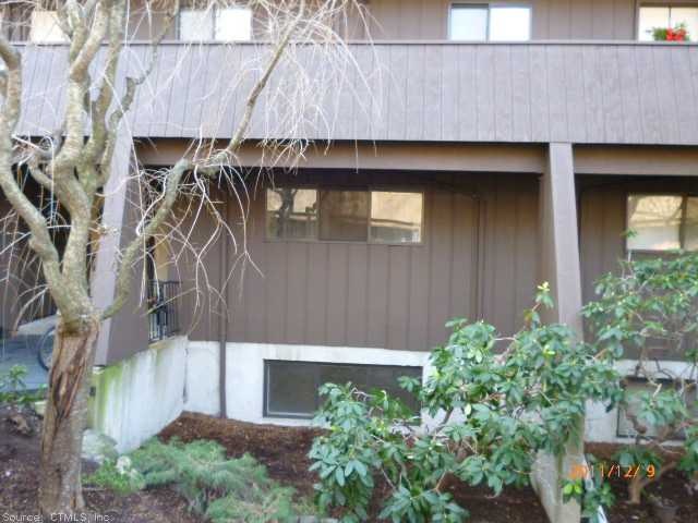 143 Knapps Hwy unit 143, Fairfield, CT 06825 - photo 1