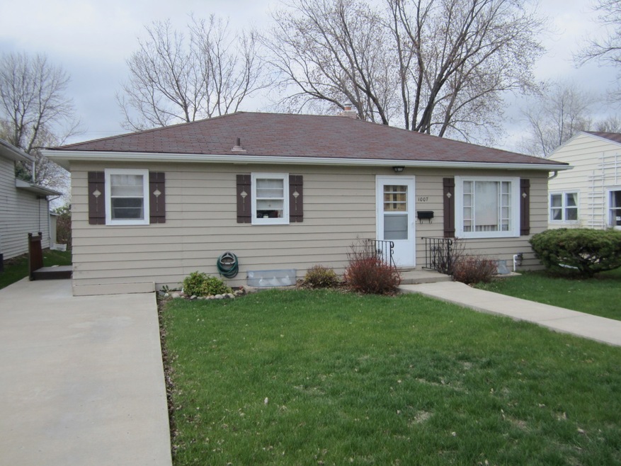 Front of Home<|><|>