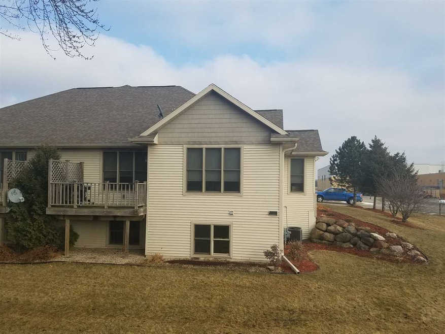 61 Berdella Ct unit 61, Cross Plains, WI 53528 - photo 1