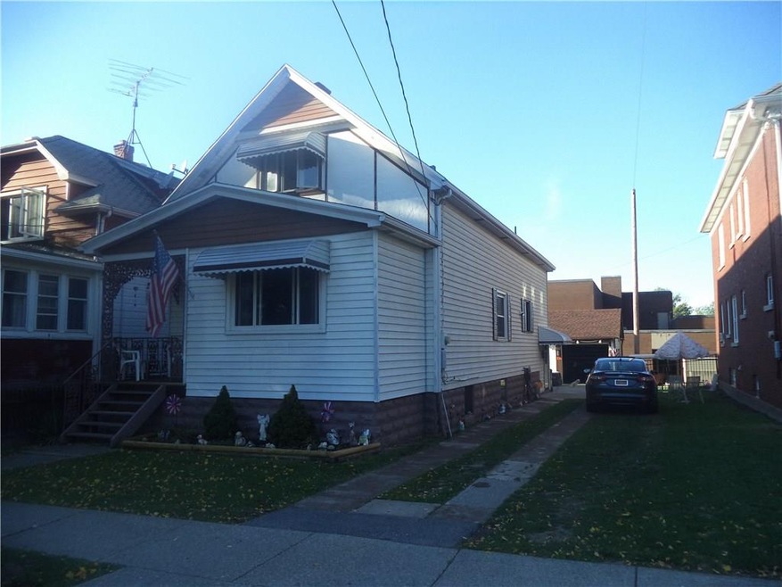 Front view ..cozy front porch to enjoy the change 