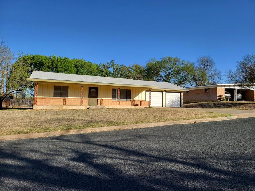 1010 Avenue A, Fredericksburg, TX 78624 - photo 1