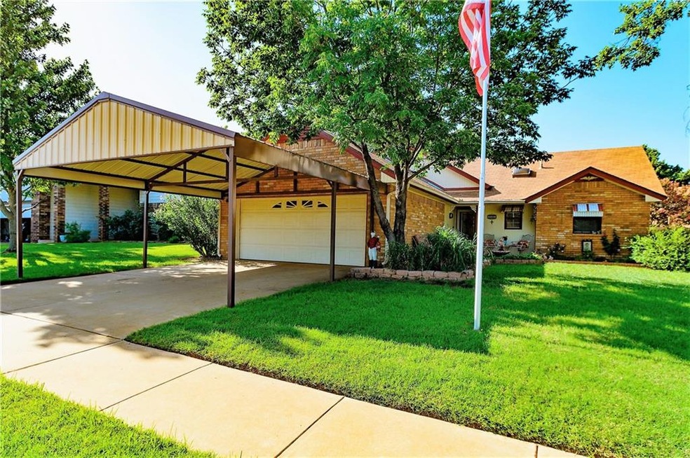 2121 NE 9th St, Moore, OK 73160 - photo 1