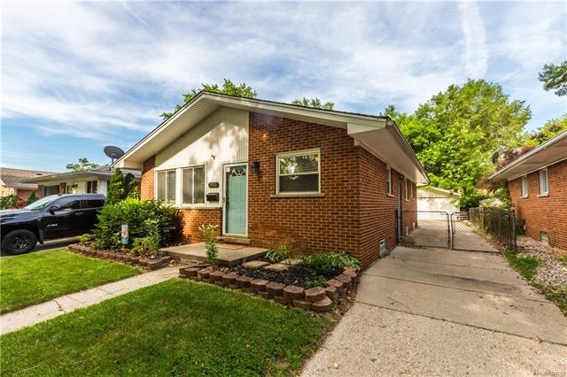 19331 Rensellor St-19.jpg