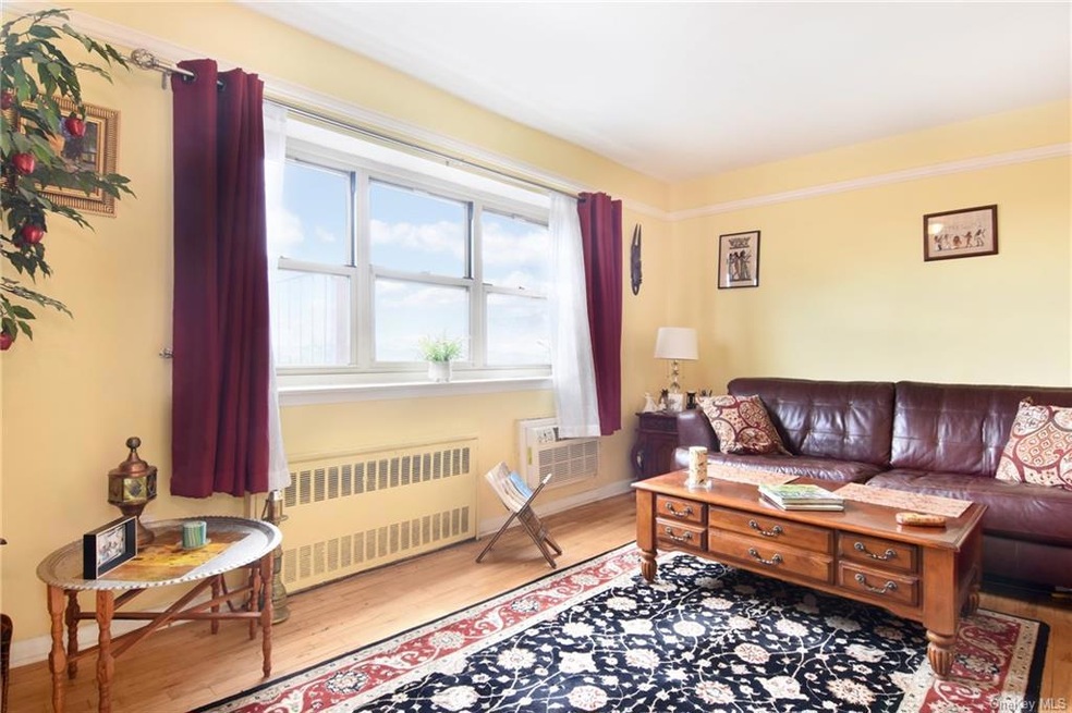 Welcome home to this bright and beautiful one bedroom apartment.