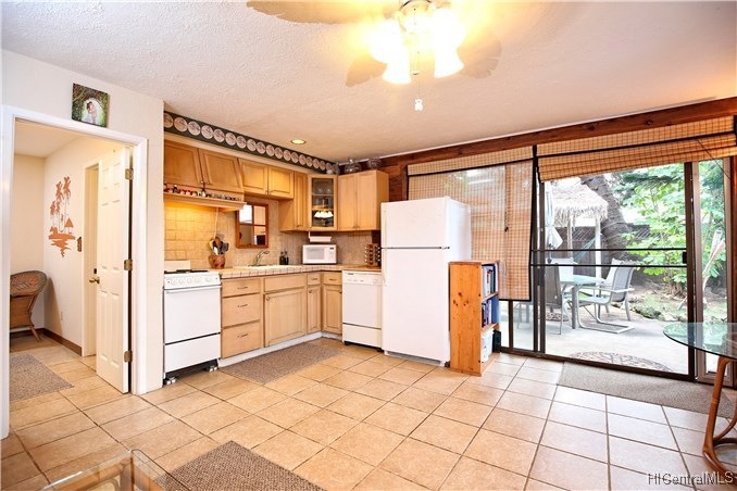 This rental has a full kitchen.
