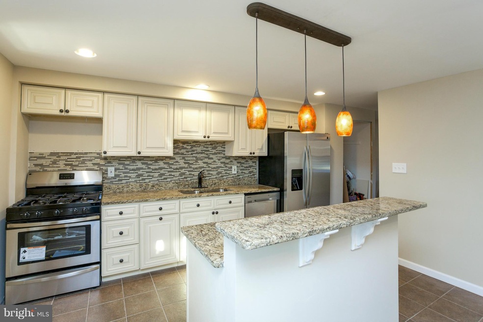 1006 Foxridge Ln, Essex, MD 21221 - photo 1