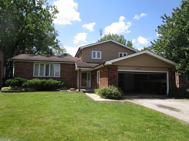 4911 Crest Ct, Country Club Hills, IL 60478 - photo 1