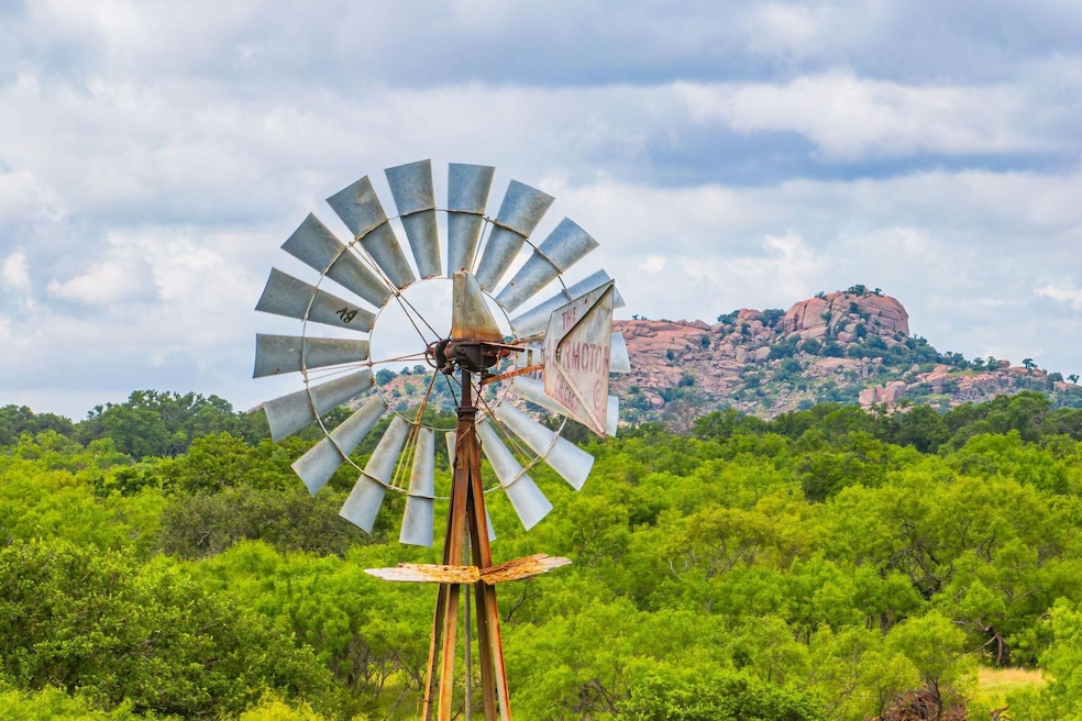 7602 Co Rd 113, Llano, TX 78643 - photo 1