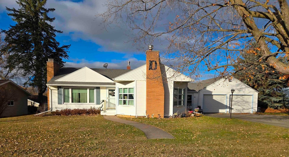 716 6th Ave E, Cresco, IA 52136 - photo 1