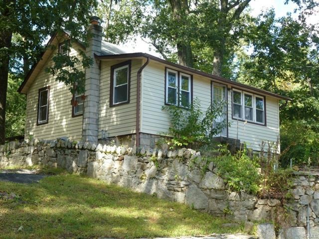 49 Laurel Rd, Lake Peekskill, NY 10537 - photo 1