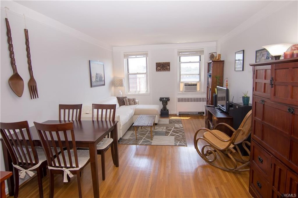 801 Bronx River Rd unit 5B, Bronxville, NY 10708 - photo 1