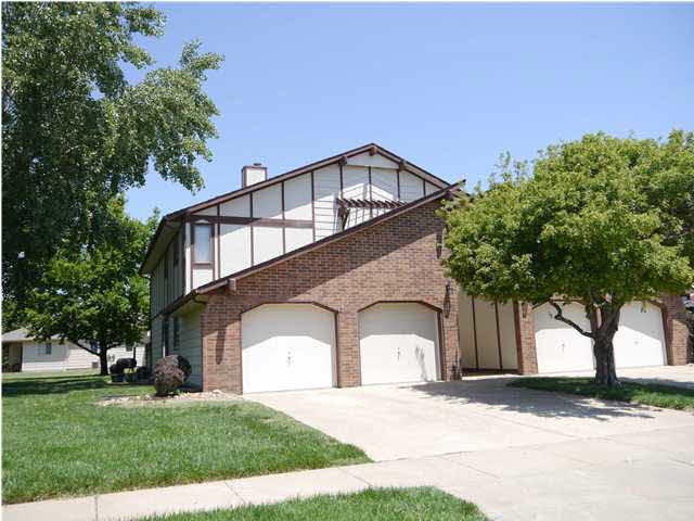 Welcome home to a 2 bedroom, 1.5 bath westside con