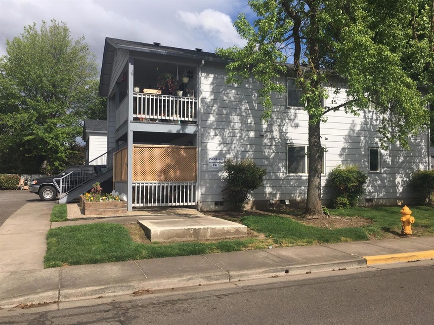 546 Village Dr unit E19, Central Point, OR 97502 - photo 1