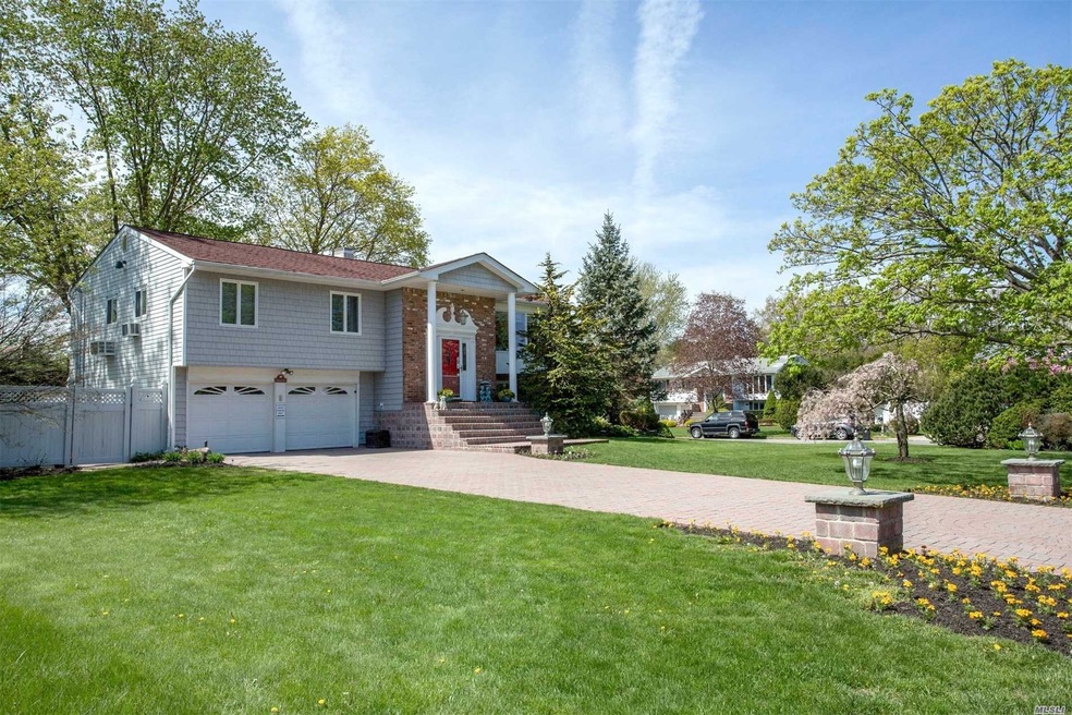 2 Delmar Ln, ComMacK, NY 11725 - photo 1