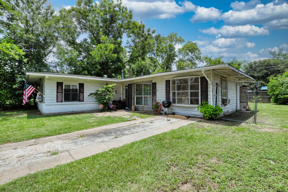 3805 Ella Blvd, Houston, TX 77018 - photo 1