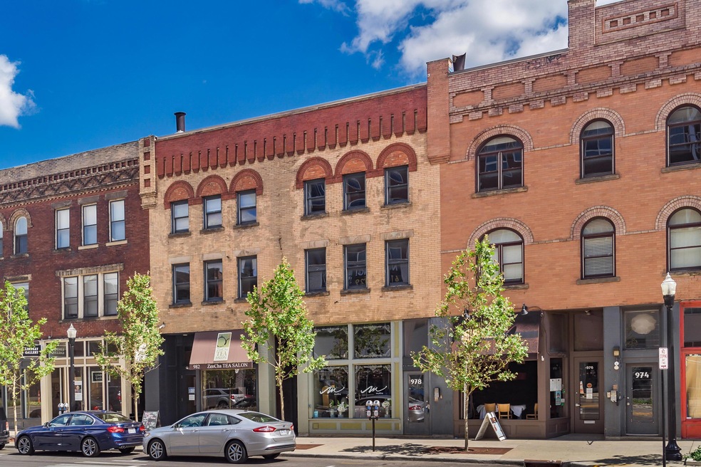 T 978 N High St00053-2