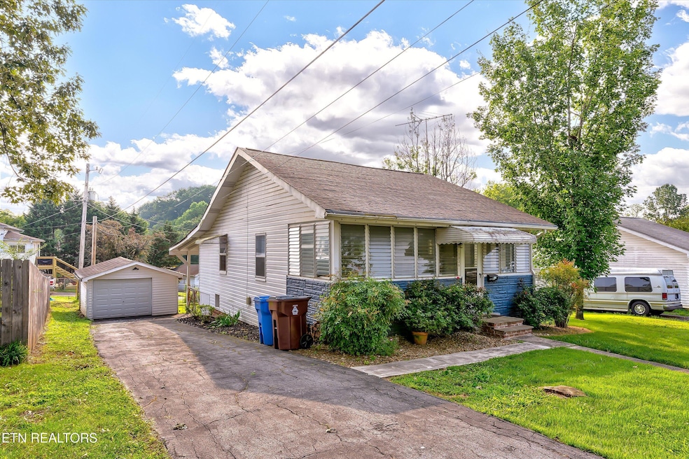 1226 Locust St