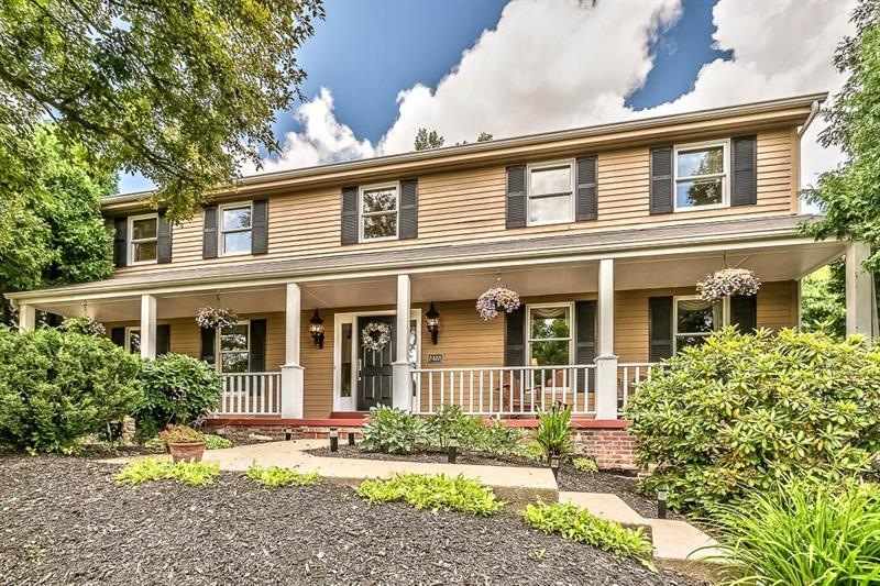 Classic Colonial with Full-Length Front Sitting Po