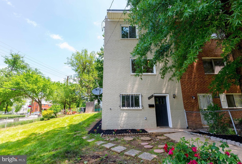 4300 F St SE, Washington, DC 20019 - photo 1