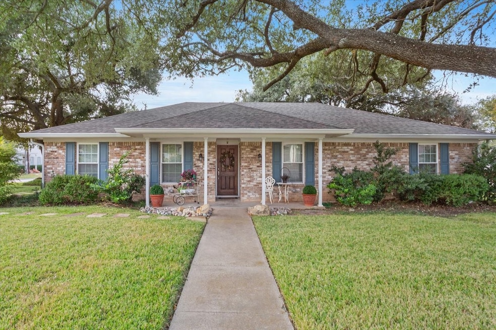 8604 Briargrove Dr, Woodway, TX 76712 - photo 1