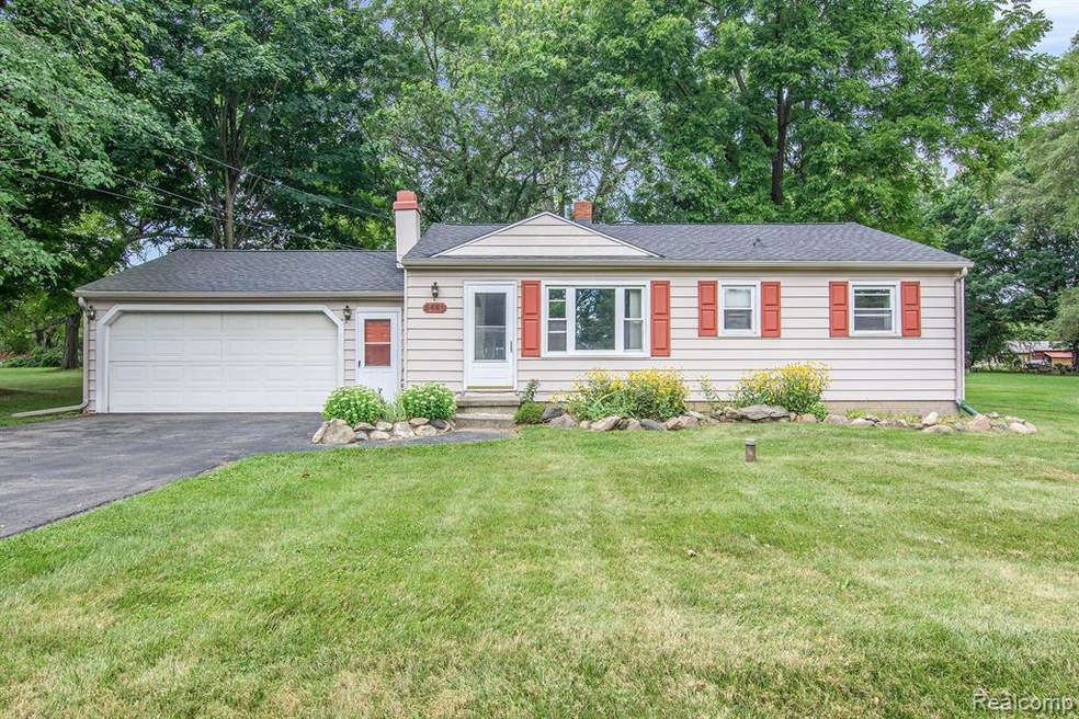 5483 Country Ln, Flint, MI 48506 - photo 1