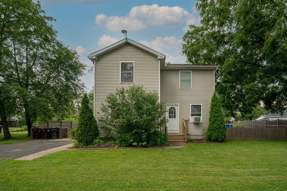 8 Foss St, Westfield, MA 01085 - photo 1