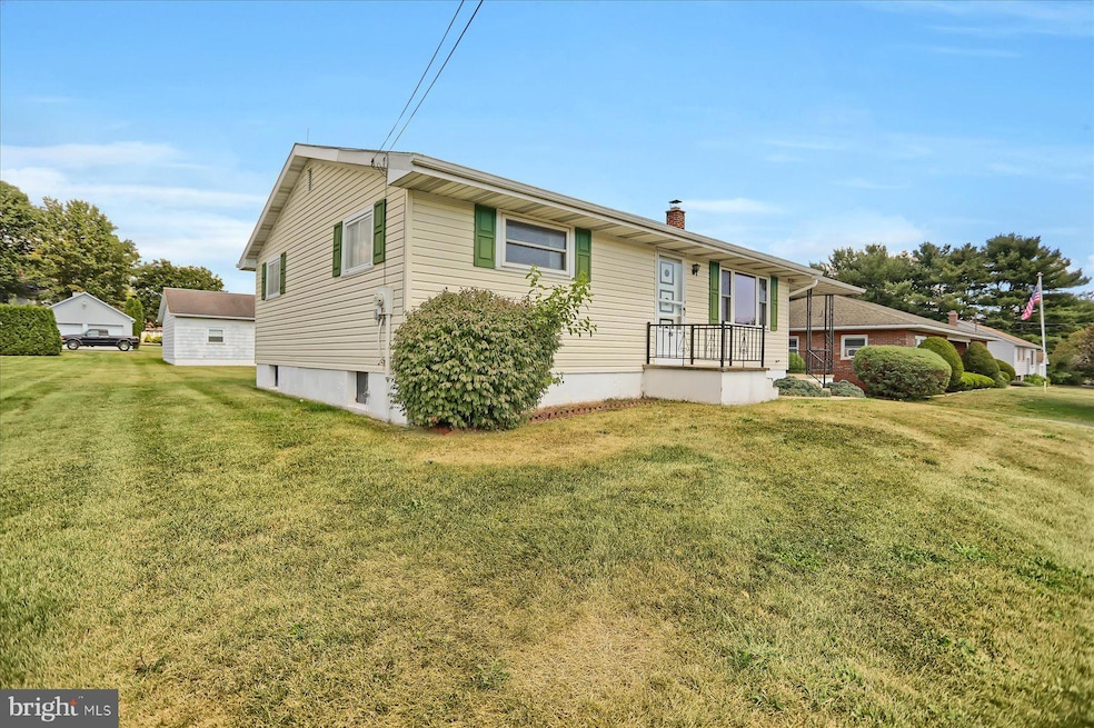 616 W Maple St, Valley View, PA 17983 - photo 1