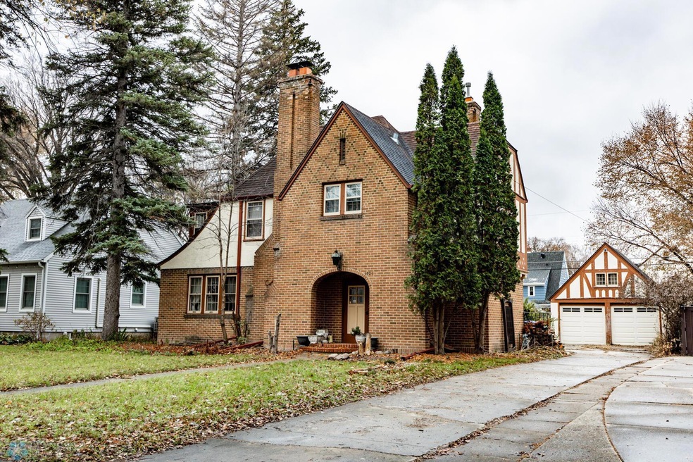 1521 8th St S, Fargo, ND 58103 - photo 1