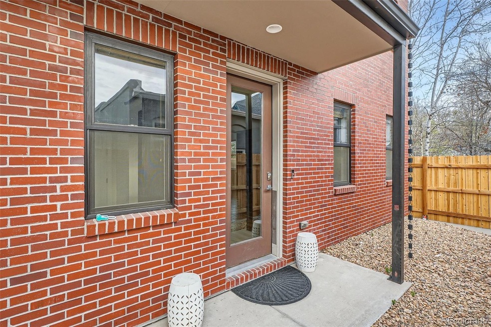 For Sale $1,099,500 • Co-Listing Agent
