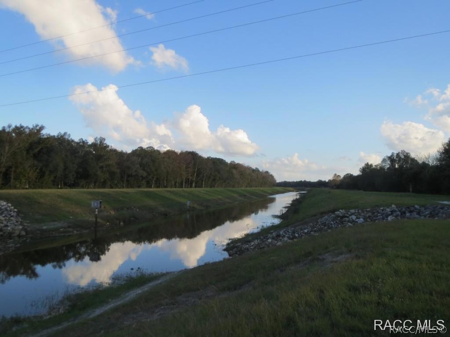 1.8 +/- Ac. fronts Canal