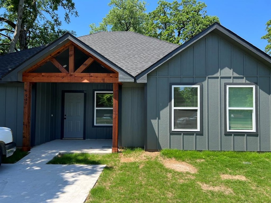 937 Rice St, Denison, TX 75020 - photo 1