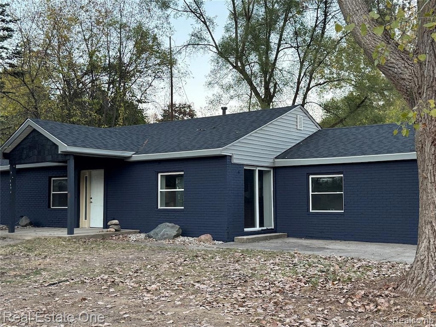 7889 Chilson Rd, Pinckney, MI 48169 - photo 1