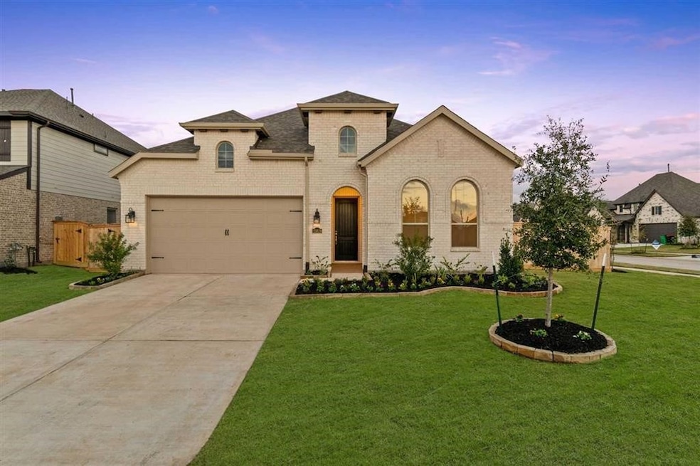 Newport R Elevation - Representative Photo
