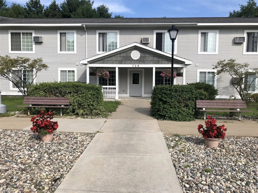 728 W Spruce St, Harrison, MI 48625 - photo 1